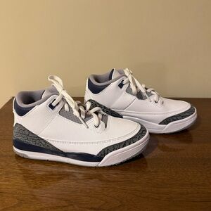 Nike Air Jordan 3 size 2Y
White/midnight navy/cement gray